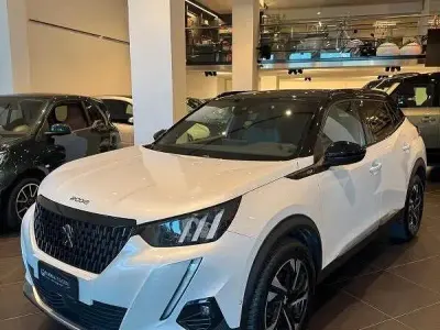 Usado Peugeot 2008 GT 130 CV (95 kW) 2022 Blanco SUV
