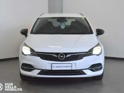 Usata Opel Astra Business 122 CV (89 kW) 2022 Bianco Utilitaria