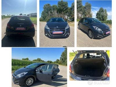 Usata Peugeot 208 Allure 82 CV (60 kW) 2012 Nero Utilitaria