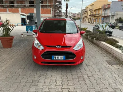 Usado Ford B-MAX 89 CV (65 kW) 2016 Rojo Monovolumen