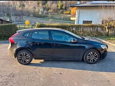 Occasion Volvo V40 120 ch (88 kW) 2019 Noir Berline