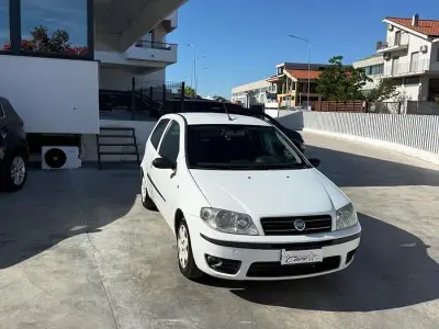 Usata Fiat Punto 69 CV (50 kW) 2004 Bianco Utilitaria
