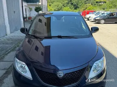 Usata Lancia Ypsilon Gold 69 CV (50 kW) 2018 Bluazzurro Utilitaria