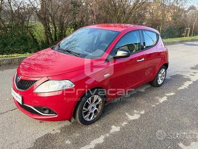 Usata Lancia Ypsilon Platinum 69 CV (50 kW) 2016 Rosso Utilitaria