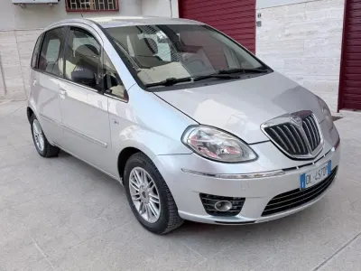 Usata Lancia Musa 90 CV (66 kW) 2008 Argento Monovolume