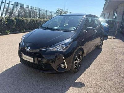 Usata Toyota Yaris Hybrid Style 73 CV (53 kW) 2018 Nero Berlina