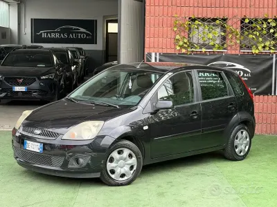 Begagnad Ford Fiesta Ghia 75 HK (55 kW) 2007 Svart Halvkombi