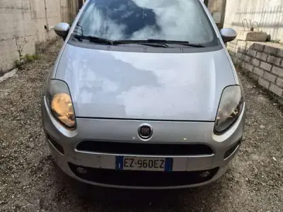 Usata Fiat Punto Lounge 77 CV (56 kW) 2015 Grigio Utilitaria