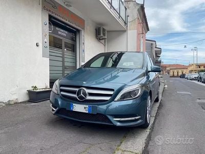Usata Mercedes B200 Premium 136 CV (100 kW) 2012 Blu Monovolume