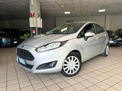 Usata Ford Fiesta 100 CV (73 kW) 2015 Argento Utilitaria