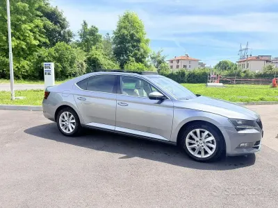 Usata Skoda Superb 150 CV (110 kW) 2017 Blu Berlina
