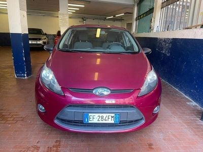 Usata Ford Fiesta Titanium 97 CV (71 kW) 2010 Rosso Utilitaria