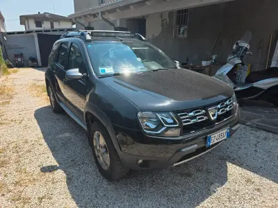 Usata Dacia Duster Lauréate 109 CV (80 kW) 2015 Nero SUV