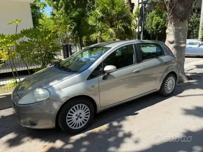 Usata Fiat Grande Punto 75 CV (55 kW) 2008 Grigio Utilitaria