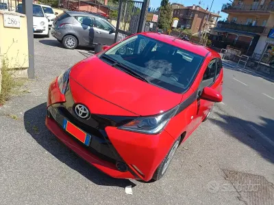 Usata Toyota Aygo X-cite 69 CV (50 kW) 2016 Rosso Utilitaria