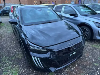Usata Peugeot 208 GT 136 CV (100 kW) 2025 Nero Utilitaria