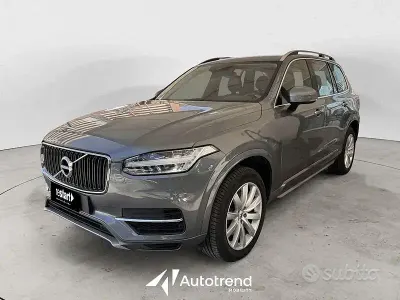 Usado Volvo XC90 Momentum 190 HP (139 kW) 2018 Cinzento SUV