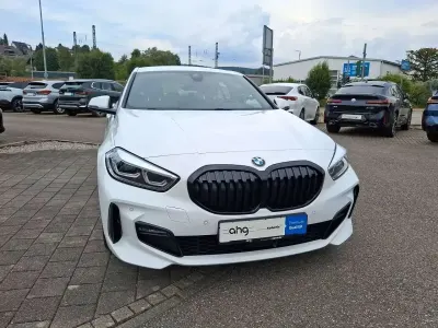 Usata BMW 118 Shadowline 136 CV (100 kW) 2021 Bianco metalizzato Berlina