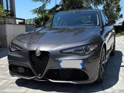 Usata Alfa Romeo Giulia Tech Edition 190 CV (139 kW) 2020 Grigio Berlina