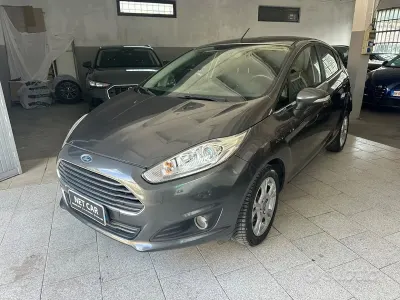 Usata Ford Fiesta 95 CV (69 kW) 2016 Grigio Utilitaria
