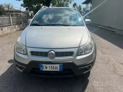 Usata Fiat Sedici 120 CV (88 kW) 2012 Grigio SUV