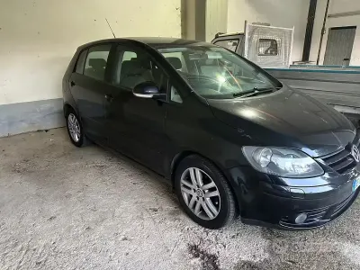 Begagnad VW Golf V 105 HK (77 kW) 2007 Svart Sedan