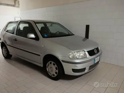 Usata VW Polo 50 CV (36 kW) 2001 Grigio Utilitaria