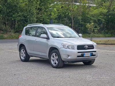Begagnad Toyota RAV4 Luxury 136 HK (100 kW) 2009 Grå SUV