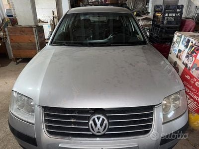 Usata VW Passat Executive 131 CV (96 kW) 2004 Grigio Berlina