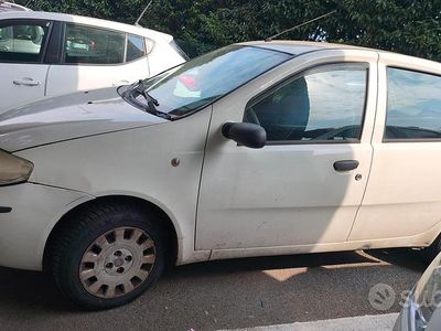 Usata Fiat Punto Classica 77 CV (56 kW) 2009 Bianco Utilitaria