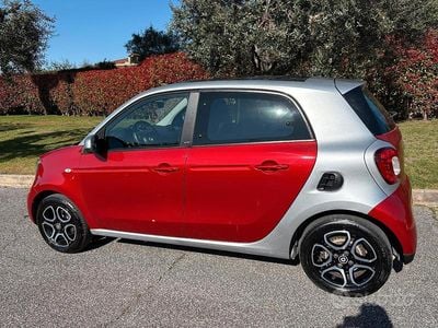 Begagnad Smart ForFour Passion 71 HK (52 kW) 2016 Röd Halvkombi