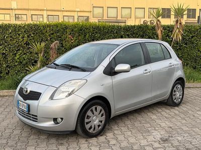 Usata Toyota Yaris 69 CV (50 kW) 2007 Grigio Utilitaria
