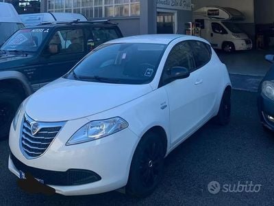Usata Lancia Ypsilon 69 CV (50 kW) 2015 Bianco Utilitaria