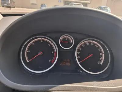 Usata Opel Corsa 75 CV (55 kW) 2012 Bianco Utilitaria