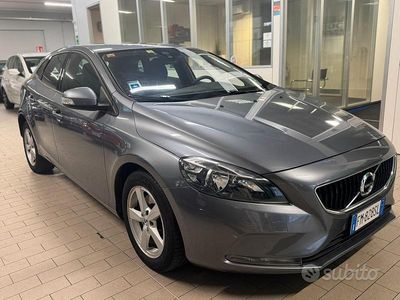Usata Volvo V40 Kinetic 122 CV (89 kW) 2017 Grigio Berlina