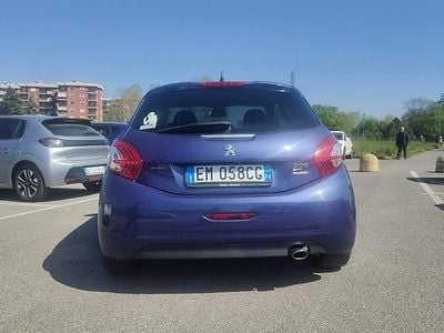 Usata Peugeot 208 92 CV (67 kW) 2012 Blu Utilitaria