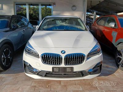 Begagnad BMW 216 Active Tourer Luxury Line 116 HK (85 kW) 2019 Vit Minibuss