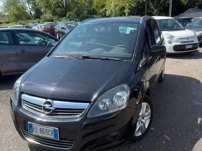 Usata Opel Zafira Tourer Cosmo 110 CV (80 kW) 2011 Nero Monovolume