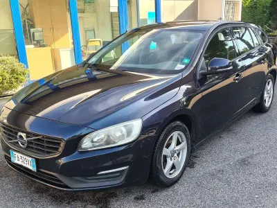 Usata Volvo V60 Business Edition 120 CV (88 kW) 2015 Blu/azzurro Station wagon