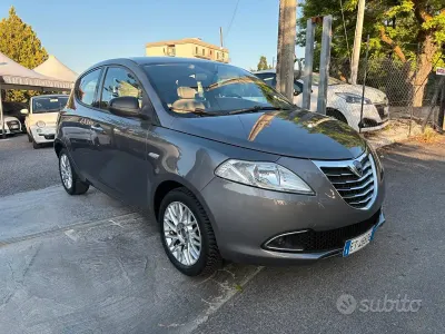 Usata Lancia Ypsilon Gold 95 CV (69 kW) 2014 Grigio Utilitaria