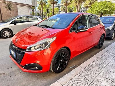 Usata Peugeot 208 Allure 75 CV (55 kW) 2015 Arancione Utilitaria