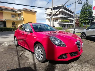 Usata Alfa Romeo Giulietta Distinctive 140 CV (102 kW) 2011 Rosso Utilitaria
