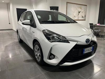 Usata Toyota Yaris Hybrid Business Edition 73 CV (53 kW) 2020 Bianco Berlina