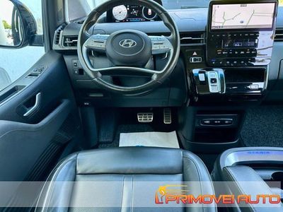 Usata Hyundai Staria Signature 2023 Grigio scuro Monovolume