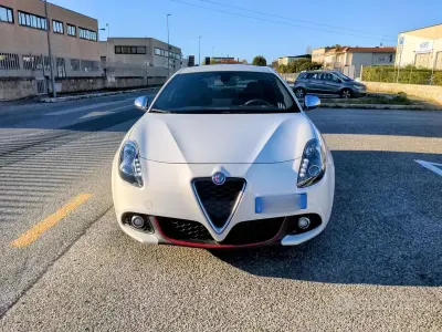 Usata Alfa Romeo Giulietta Distinctive 170 CV (125 kW) 2011 Bianco Utilitaria