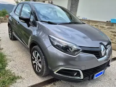 Usata Renault Captur 90 CV (66 kW) 2017 Grigio SUV