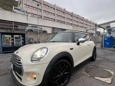 Begagnad Mini One D 95 HK (69 kW) 2016 Vit Halvkombi