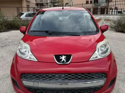 Usata Peugeot 107 68 CV (50 kW) 2009 Utilitaria