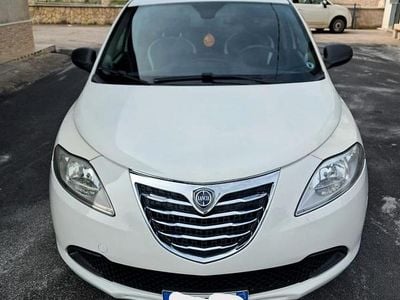 Usado Lancia Ypsilon 69 CV (50 kW) 2014 Blanco Utilitario