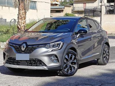 Usata Renault Captur Techno 101 CV (74 kW) 2023 Grigio SUV